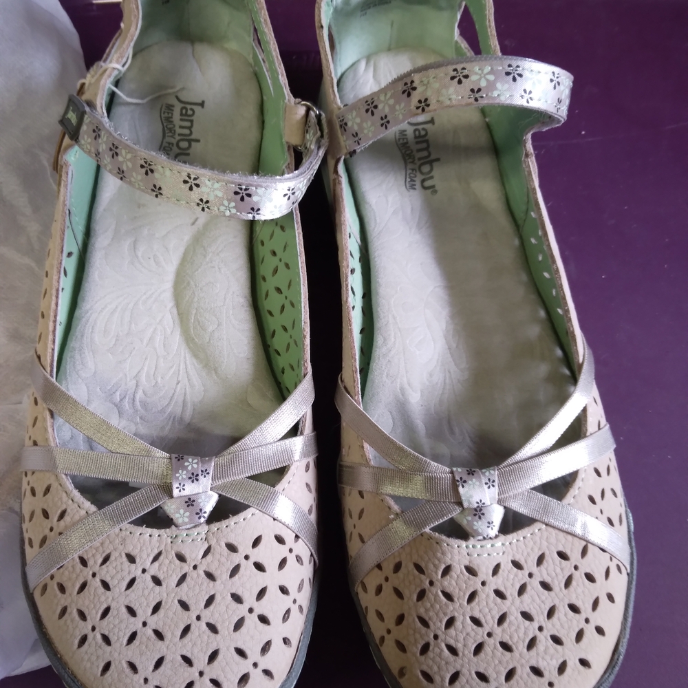 Jambu Women's Beige Sandals